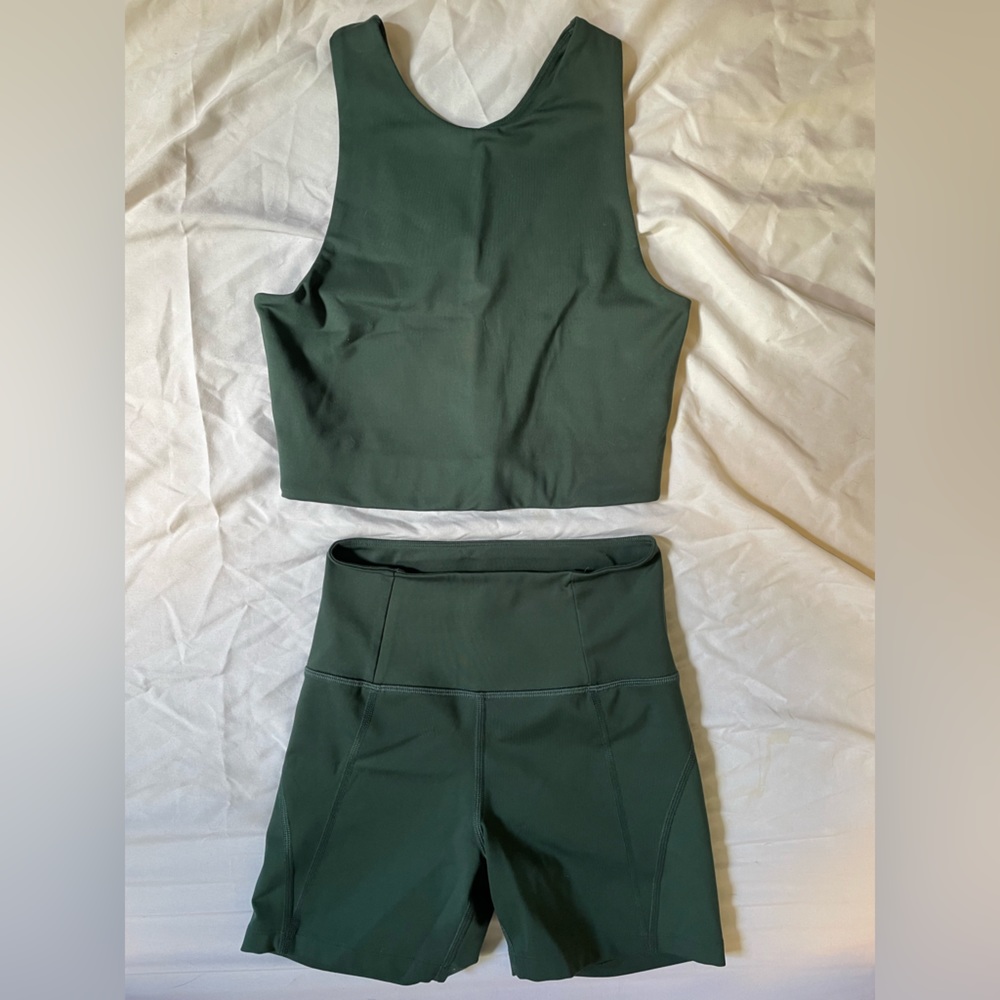 Girlfriend Collective Compressive Dylan Bra Top in Moss Green Size Small
